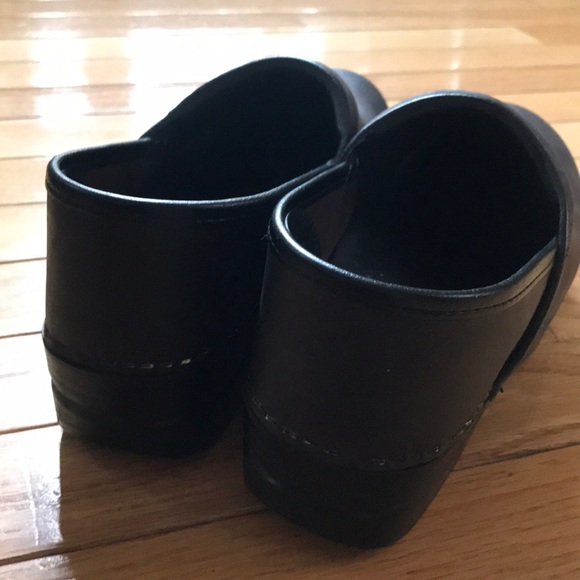 SOLD Professional Antique Brown Danskos, 39 - Picture 2 of 4